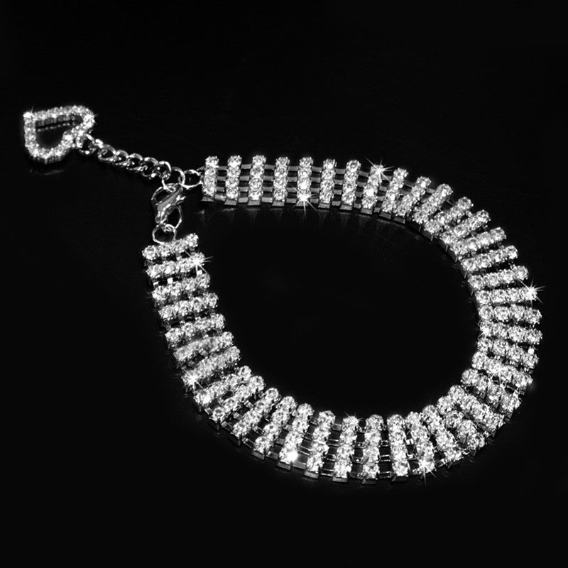 Collar for cats and dogs with a heart
