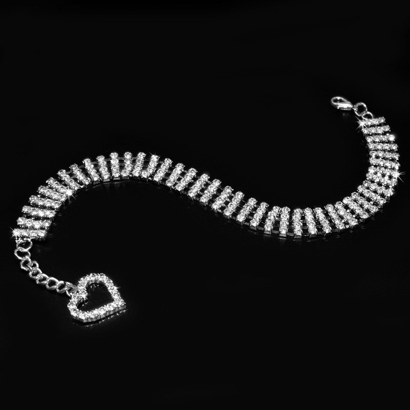 Collar for cats and dogs with a heart