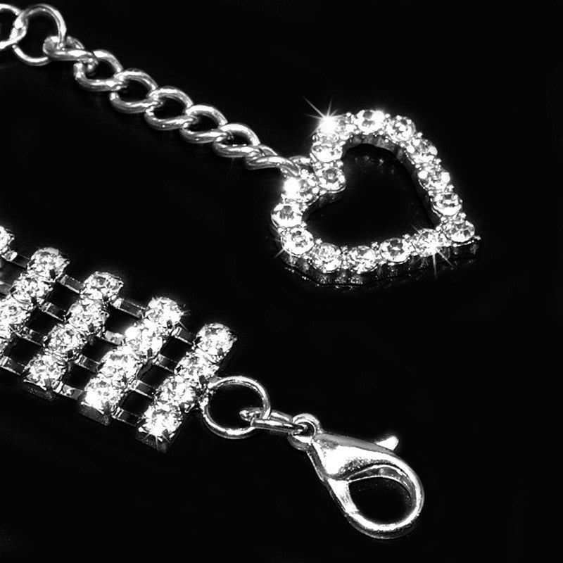 Collar for cats and dogs with a heart