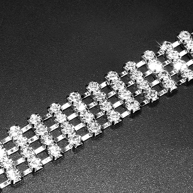 Collar for cats and dogs with a heart