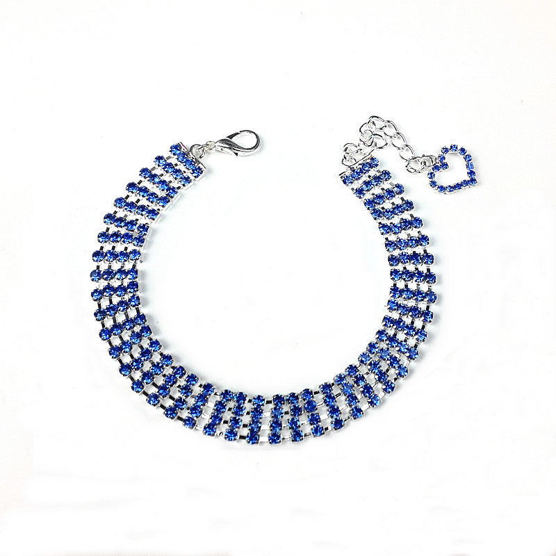 Collar for cats and dogs with a heart