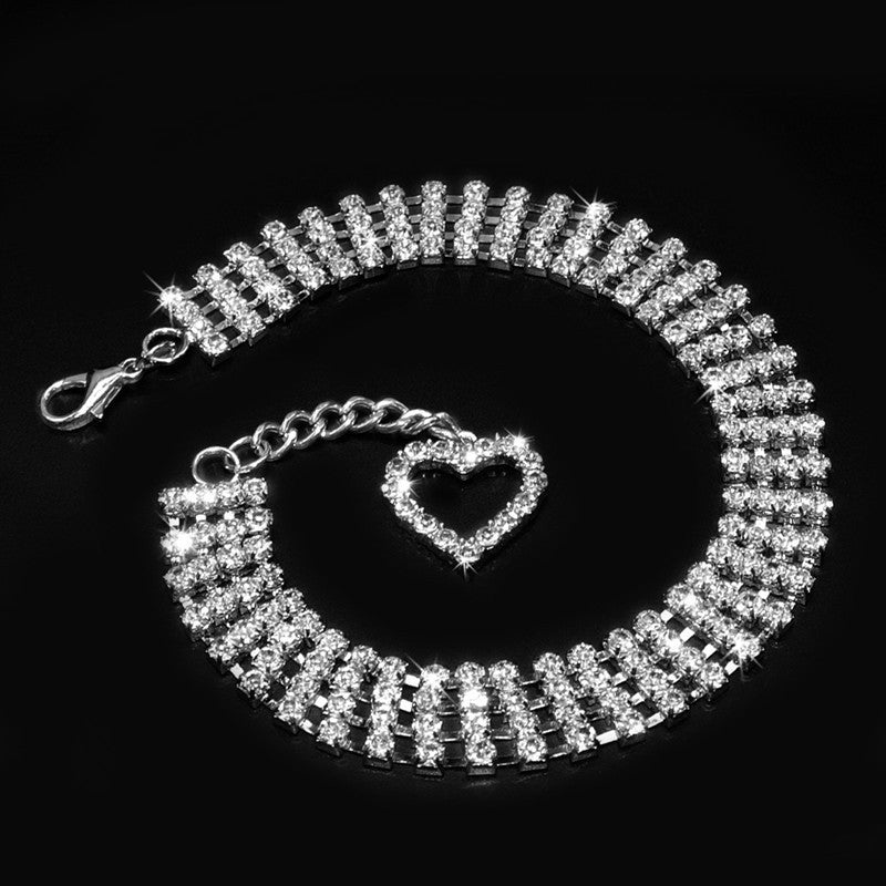 Collar for cats and dogs with a heart
